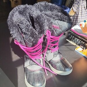 Fluffy winter boots
